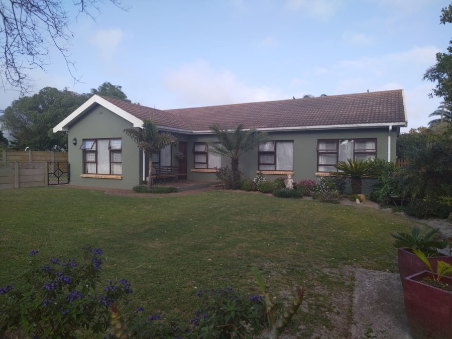 4 Bedroom Property for Sale in Albertinia Western Cape